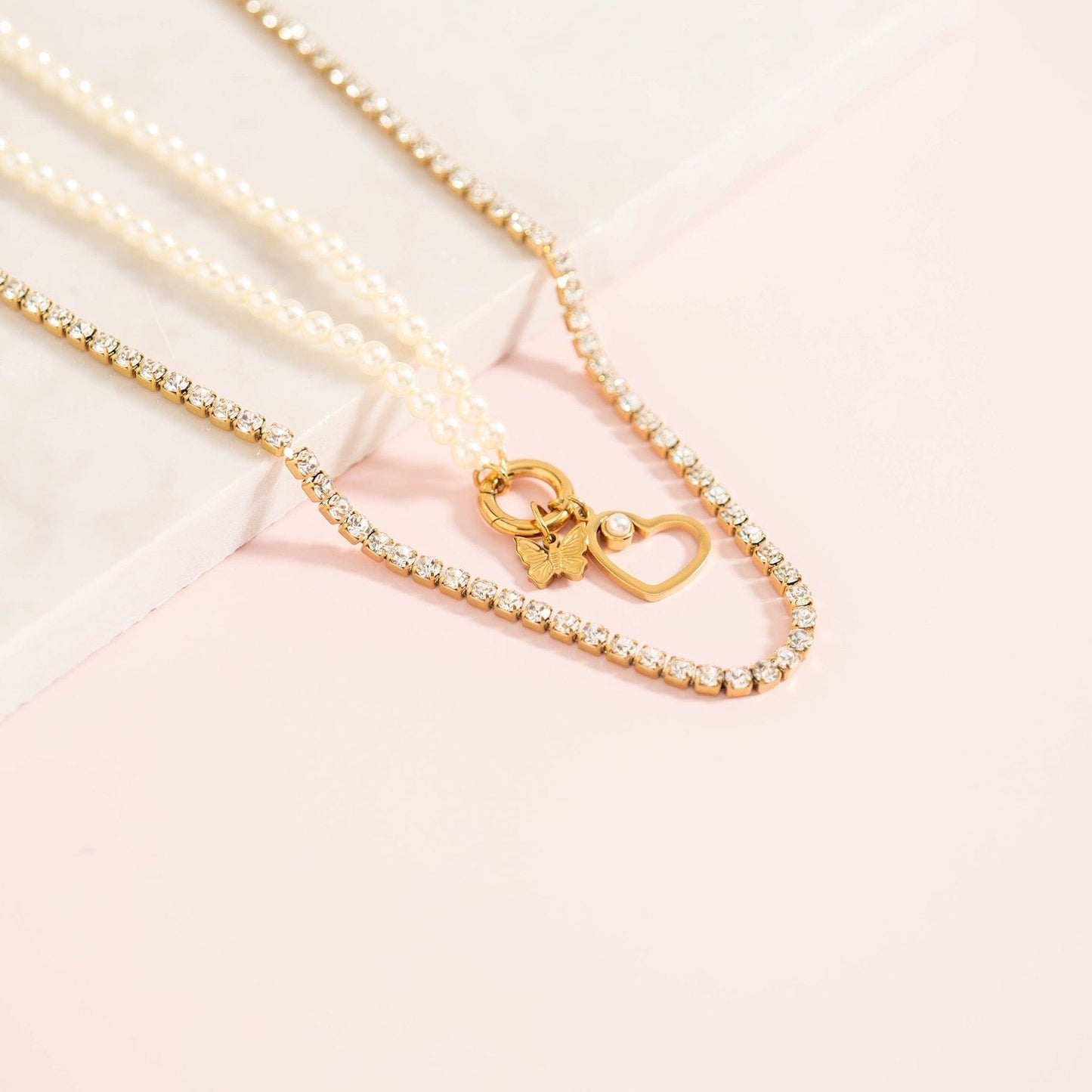 MEA NANI JEWELLERY ALL EYES ON ME TENNIS NECKLACE – 18K PVD-gullbelagt tennis halskjede