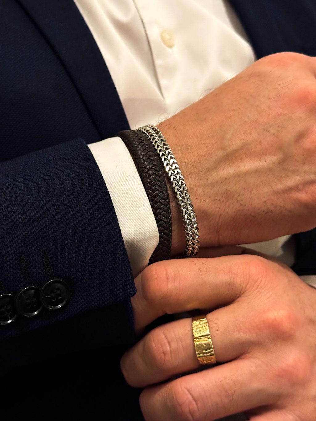 MEA NANI JEWELLERY Armbånd KLASSISK FLETTET SKINNARMBÅND MED STÅL- OG TITANIUM LÅS