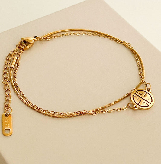 MEA NANI JEWELLERY Armbånd NOMI – justerbart armbånd i 18K gullbelagt stål, vanntett og hypoallergent