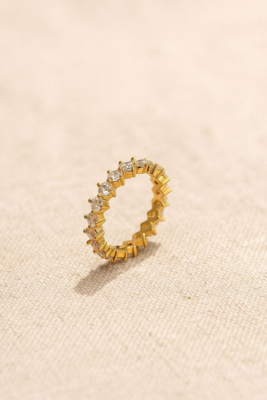 MEA NANI JEWELLERY Gullbelagt ring 14K CELESTE – 14K gullbelagt eternity-ring med zirkoner