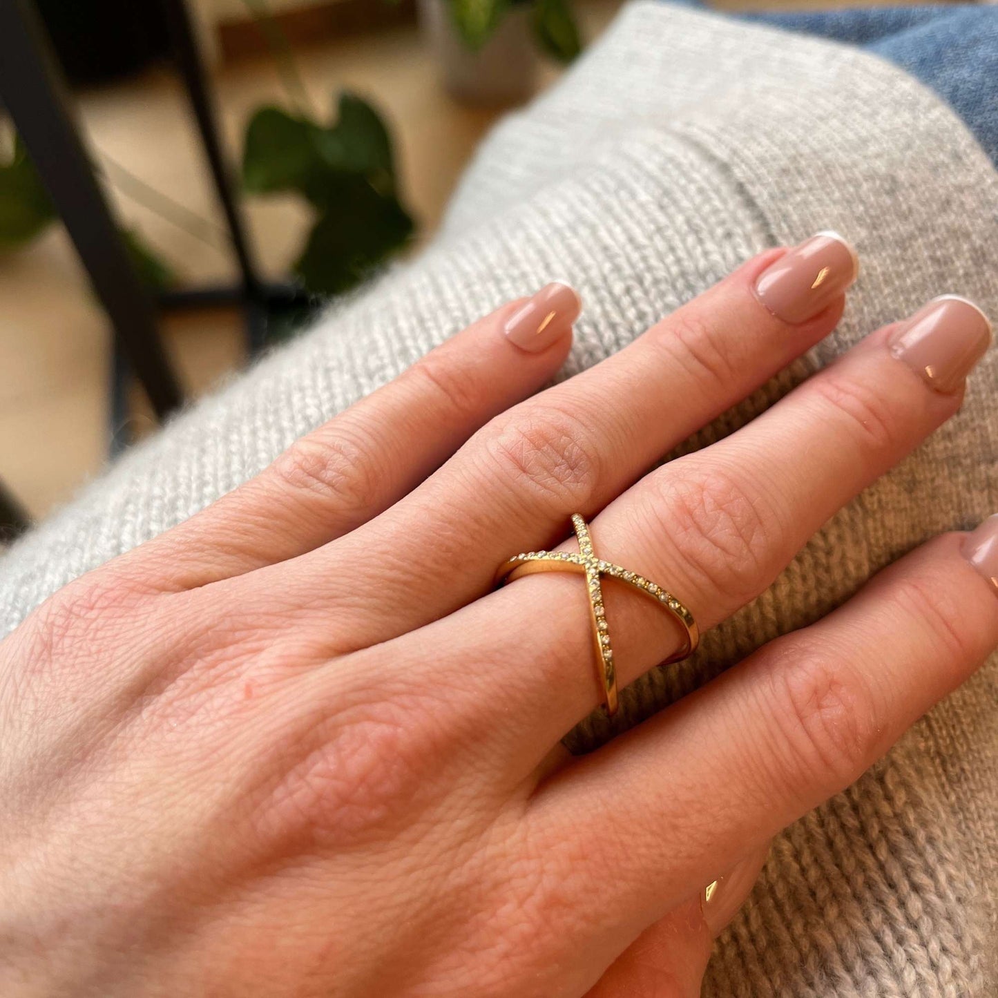 MEA NANI JEWELLERY Gullbelagt ring 18K AURA CROSS RING