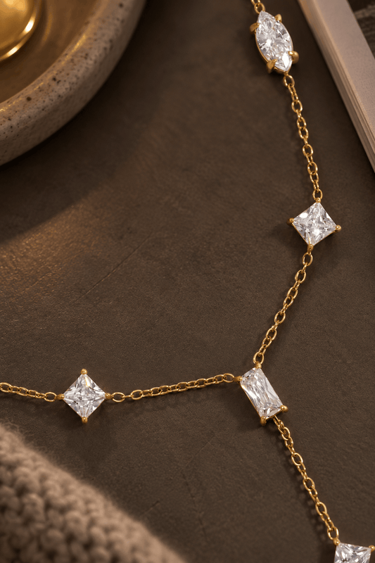 MEA NANI JEWELLERY Halskjede CRYSTAL CASCADE – Y-halskjede med rhinestones, 14K ekte gullbelegg