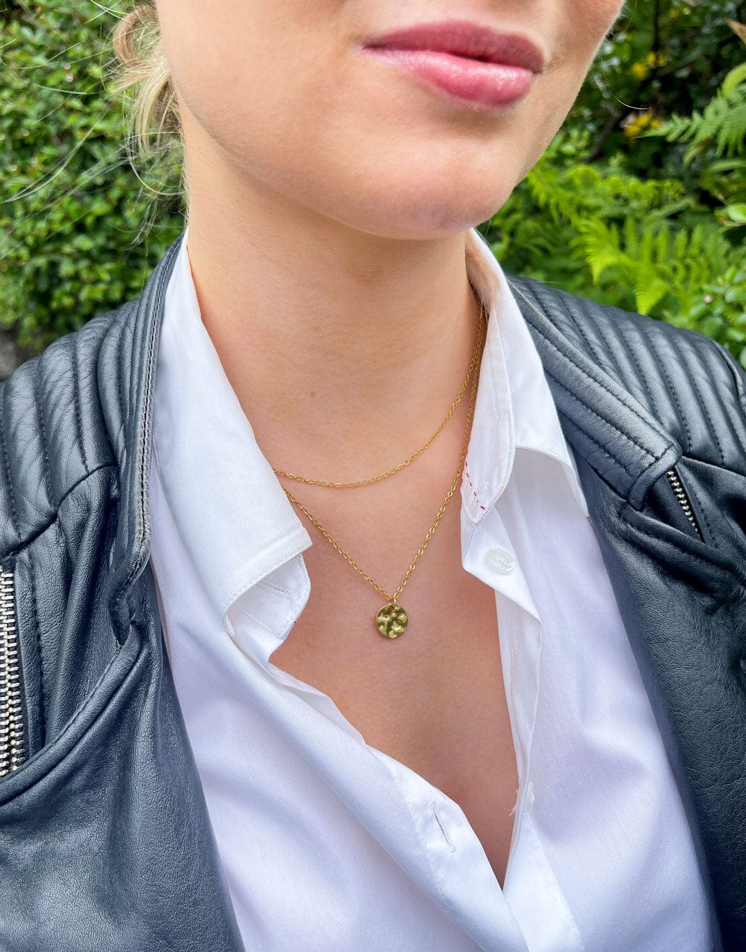 MEA NANI JEWELLERY Halskjede MILA - Flerlags halssmykke belagt med 18K gull – stilrent, slitesterkt og tidløst