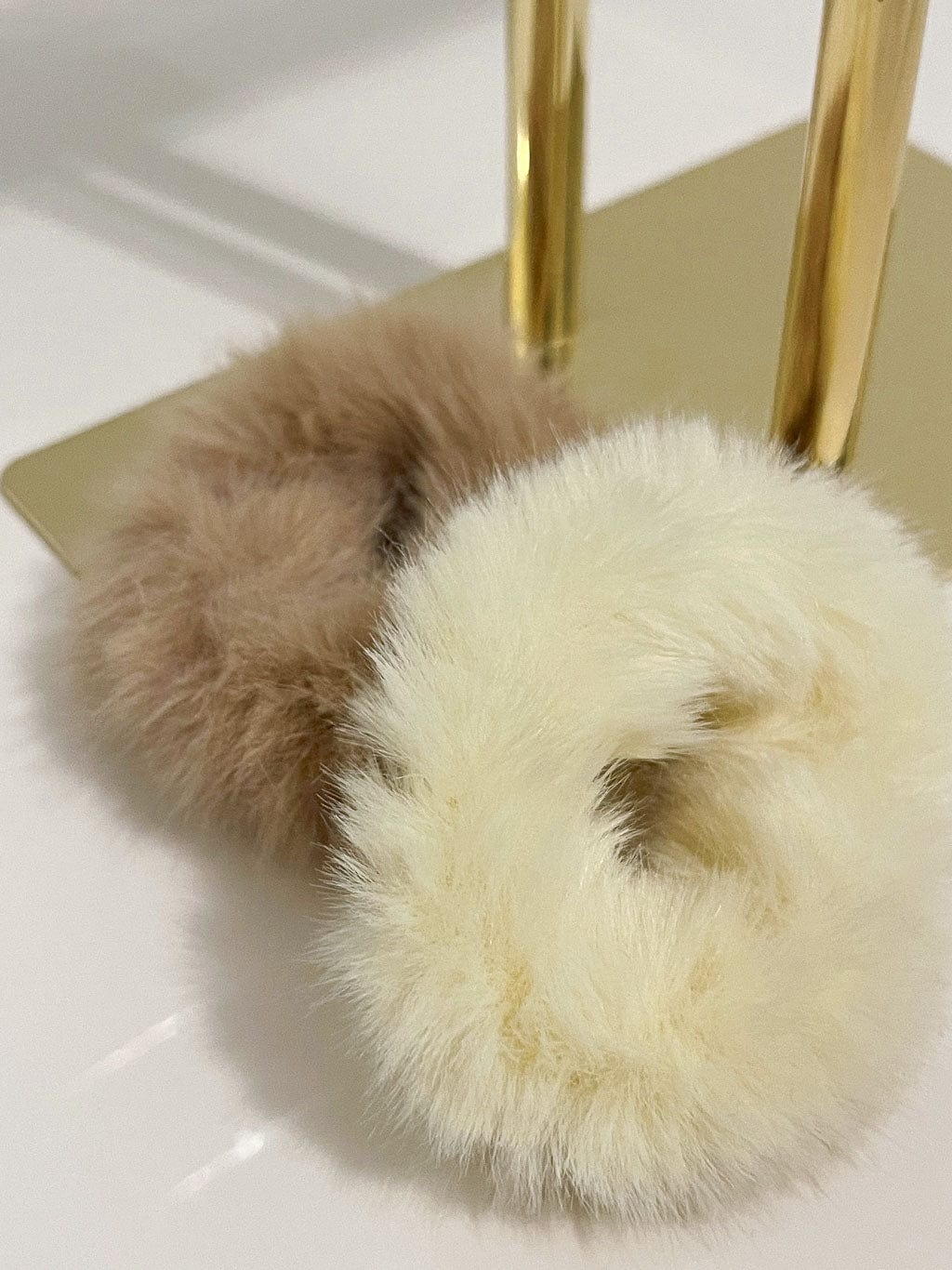 MEA NANI JEWELLERY Hårstrikk HÅRSTRIKK FUSKEPELS - KREMHVIT