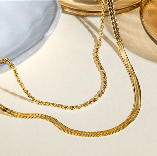 MEA NANI JEWELLERY Haskjede NORI - Halskjede i 18k PVD-gullbelagt stål med to lenker