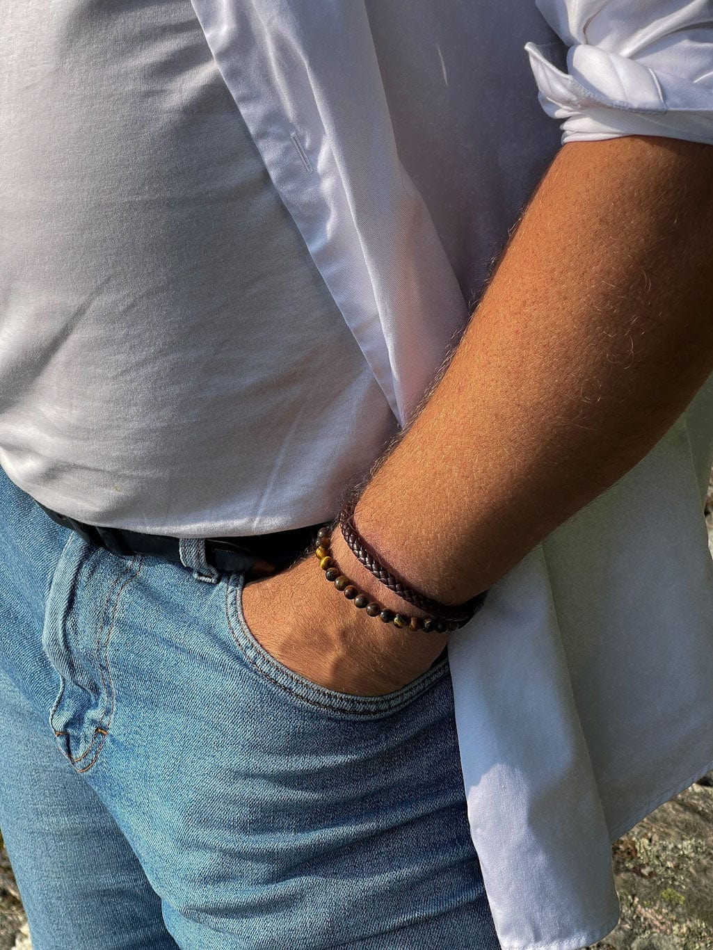 MEA NANI JEWELLERY Herrearmbånd HERREARMBÅND I BRUNT SKINN OG TIGER EYE PERLER - VINTAGE STIL