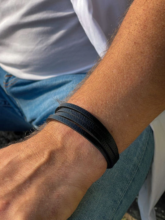 MEA NANI JEWELLERY Herrearmbånd KLASSISK ARMBÅND I EKTE SKINN TIL HERRE - SVART
