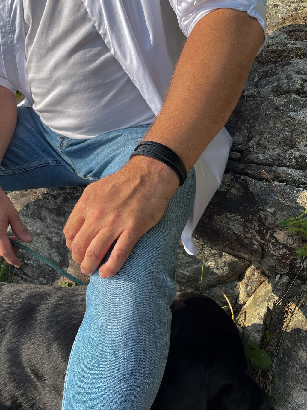 MEA NANI JEWELLERY Herrearmbånd KLASSISK ARMBÅND I EKTE SKINN TIL HERRE - SVART