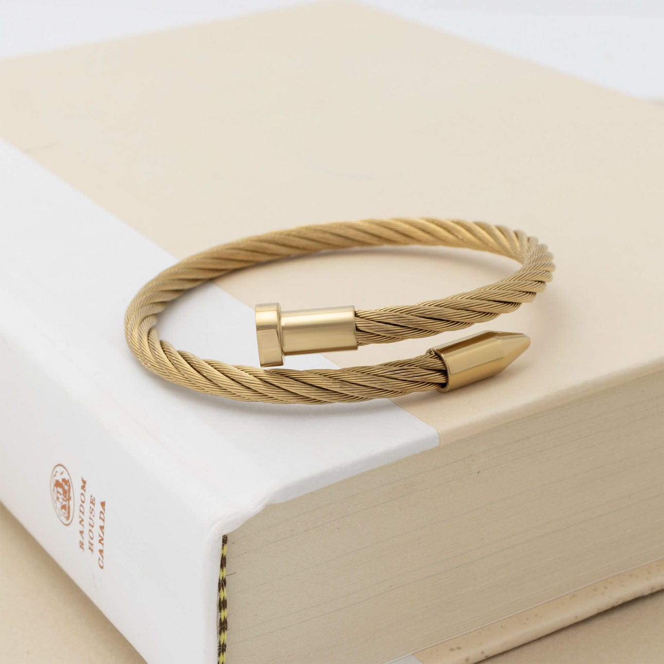 MEA NANI JEWELLERY Herrearmbånd THE BRACE CUFF – 18K PVD-gullbelagt cuff herrearmbånd (waterproof)