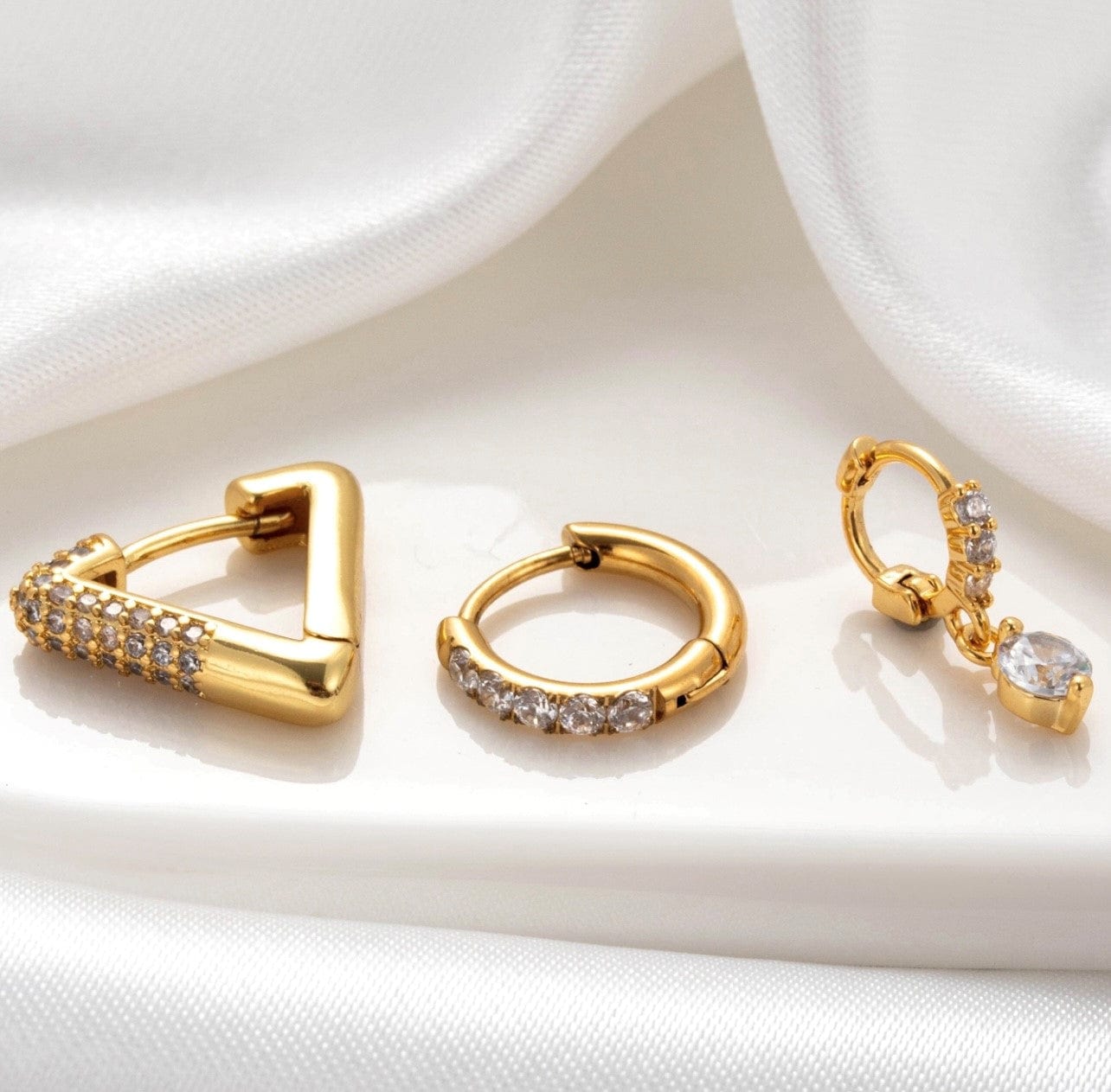 MEA NANI JEWELLERY Huggie hoops EMMA HUGGIE ØRERING 18K GULLBELAGT - 1 stk. øredobb