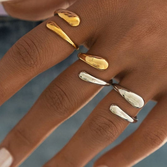 MEA NANI JEWELLERY Justerbar ring NADIA RING – sølvfarget organisk ring i regulerbar størrelse