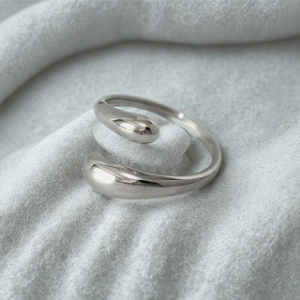 MEA NANI JEWELLERY Justerbar ring NADIA RING – sølvfarget organisk ring i regulerbar størrelse