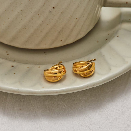 MEA NANI JEWELLERY Øredobber EVERYDAY GLOW – Mini Hoops 18K PVD gullbelagt