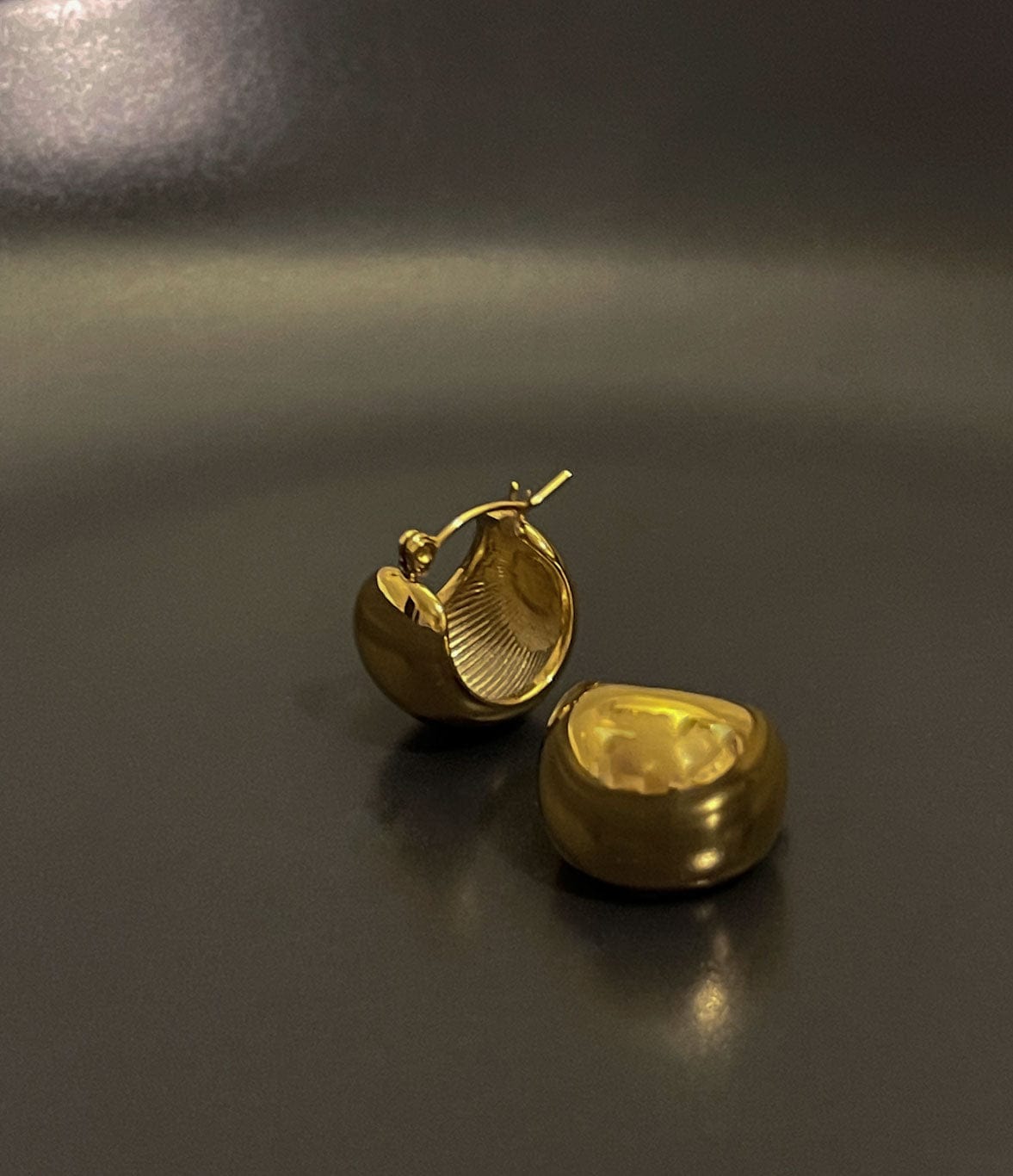 MEA NANI JEWELLERY Øredobber HANNA - GULLBELAGTE CHUNKY HOOPS - 18K