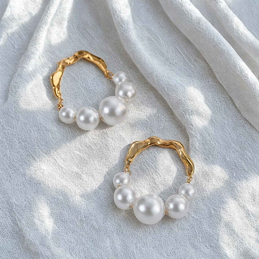 MEA NANI JEWELLERY Øredobber LUNA ØREDOBBER – 18K gullbelagt med hvite perler