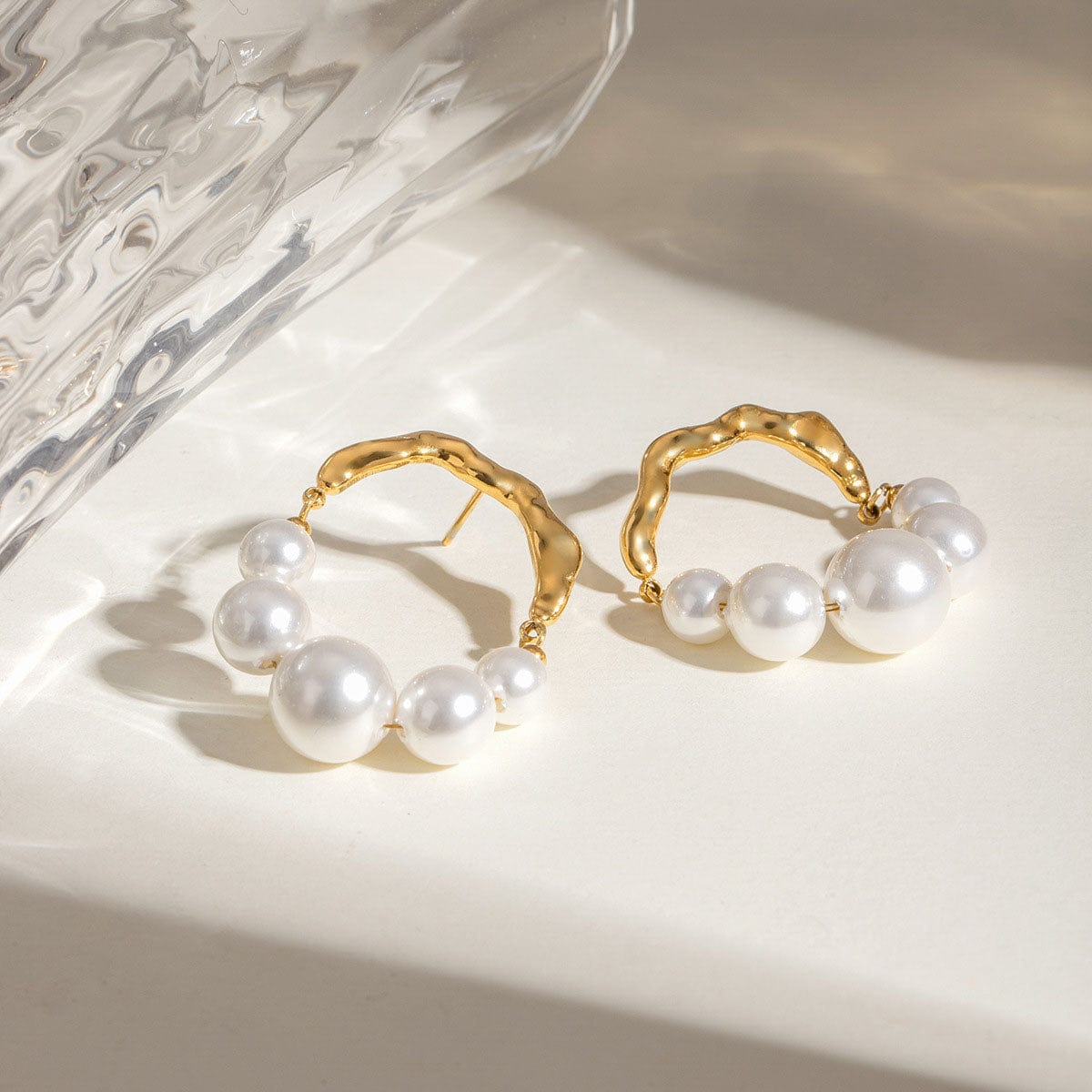 MEA NANI JEWELLERY Øredobber LUNA ØREDOBBER – 18K gullbelagt med hvite perler