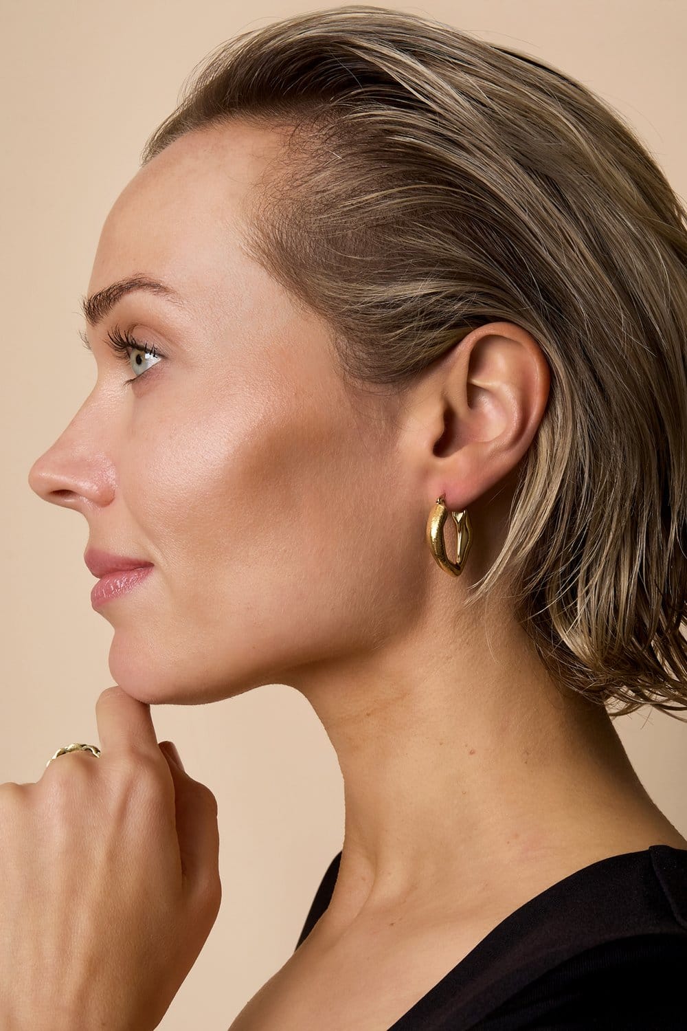 MEA NANI JEWELLERY Øreringer AURE HOOPS – 14K gullbelagt