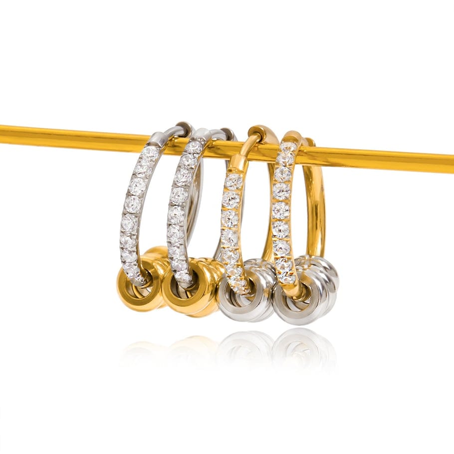 MEA NANI JEWELLERY Øreringer LOVE LOCK HOOPS – små gull- og sølvfargede creoler med glitrende stener