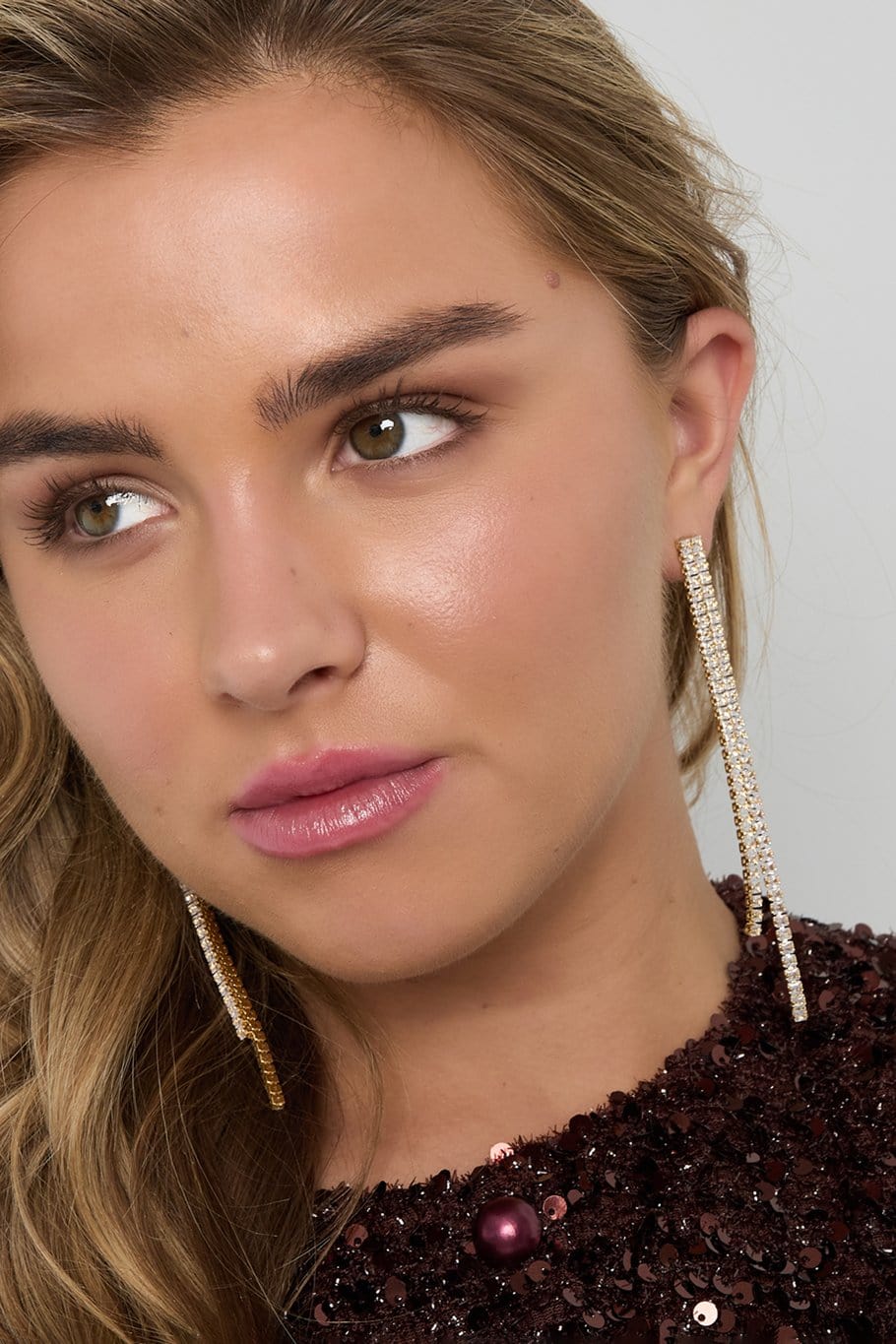 MEA NANI JEWELLERY Party øredobber GOLDEN HAZE – lange 14K gullbelagte øredobber
