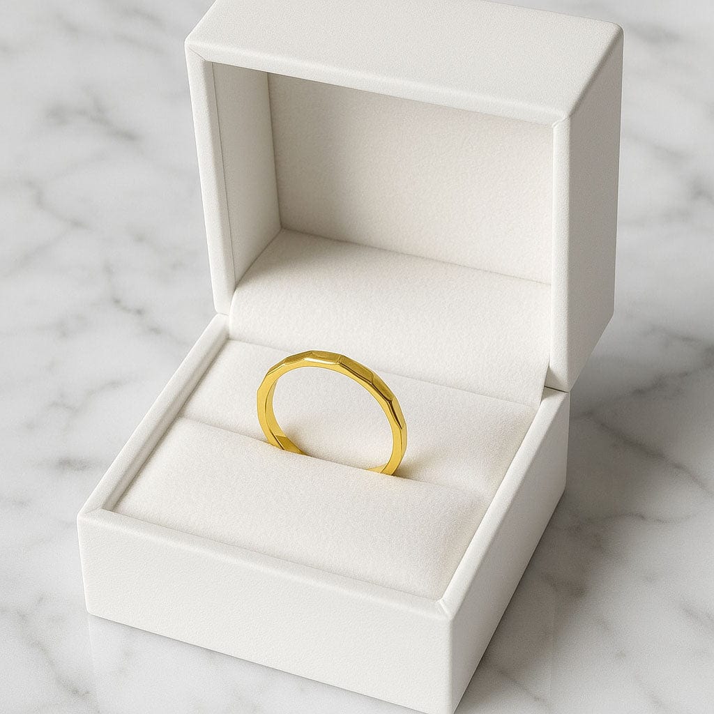 MEA NANI JEWELLERY Ring ANGULARIS – 14K gullbelagt ring med kantet design i rustfritt stål