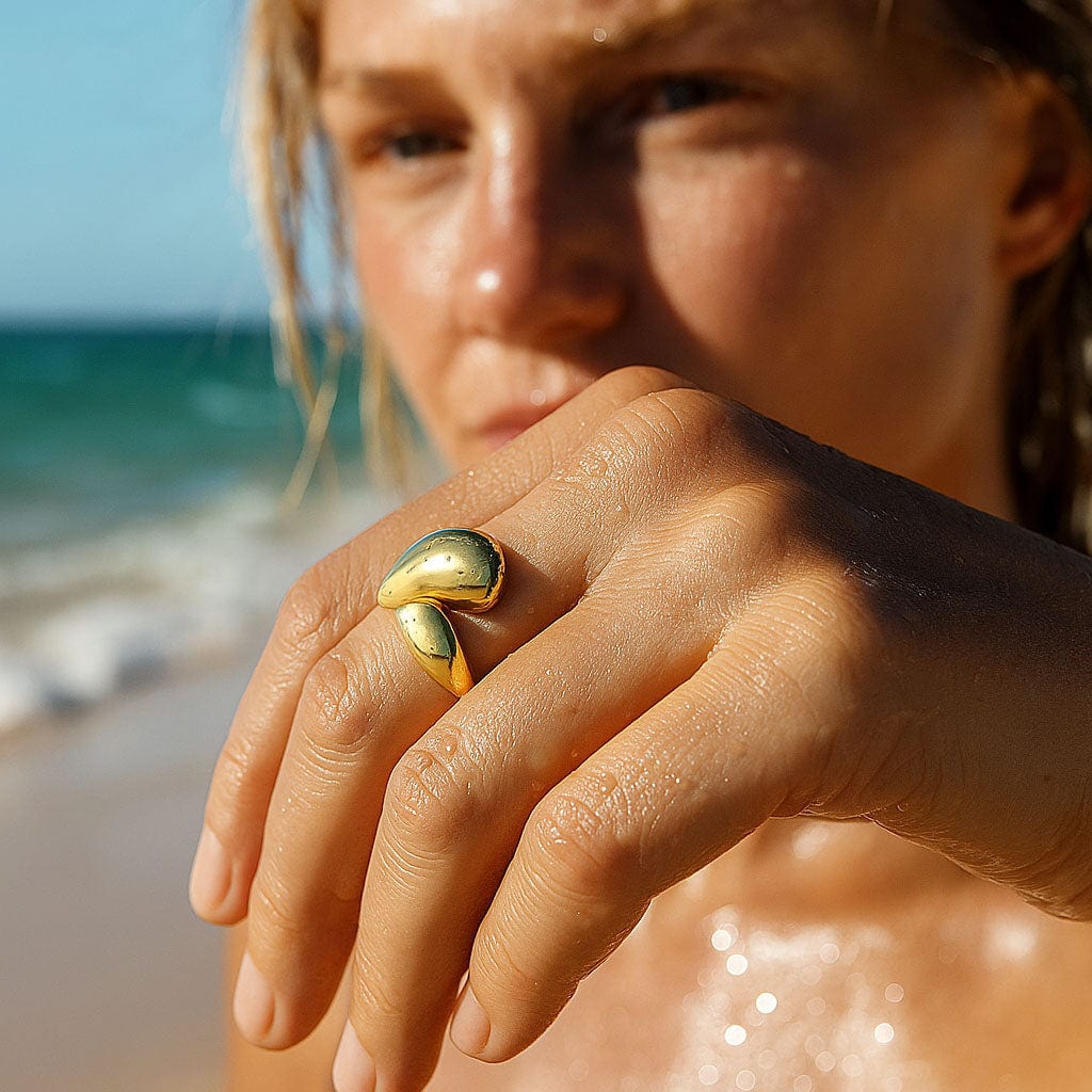 MEA NANI JEWELLERY Ring BERGEN CHUNKY RING – gullbelagt, myke former, trendy design