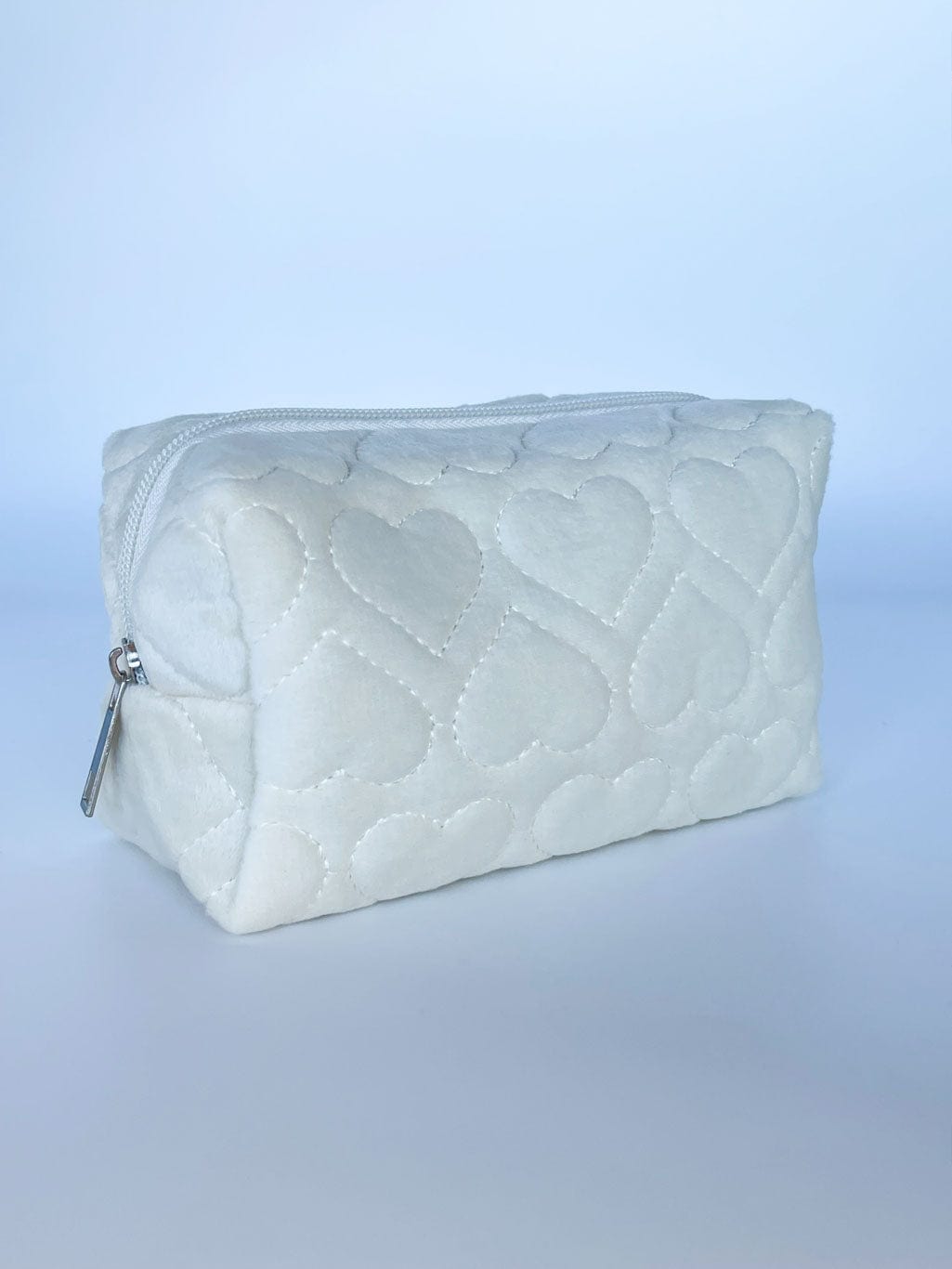 MEA NANI JEWELLERY Sminkeveske Hvit TERRY QUILTET SMINKEVESKE -Liten kosmetikkbag for jobb, trening eller reise