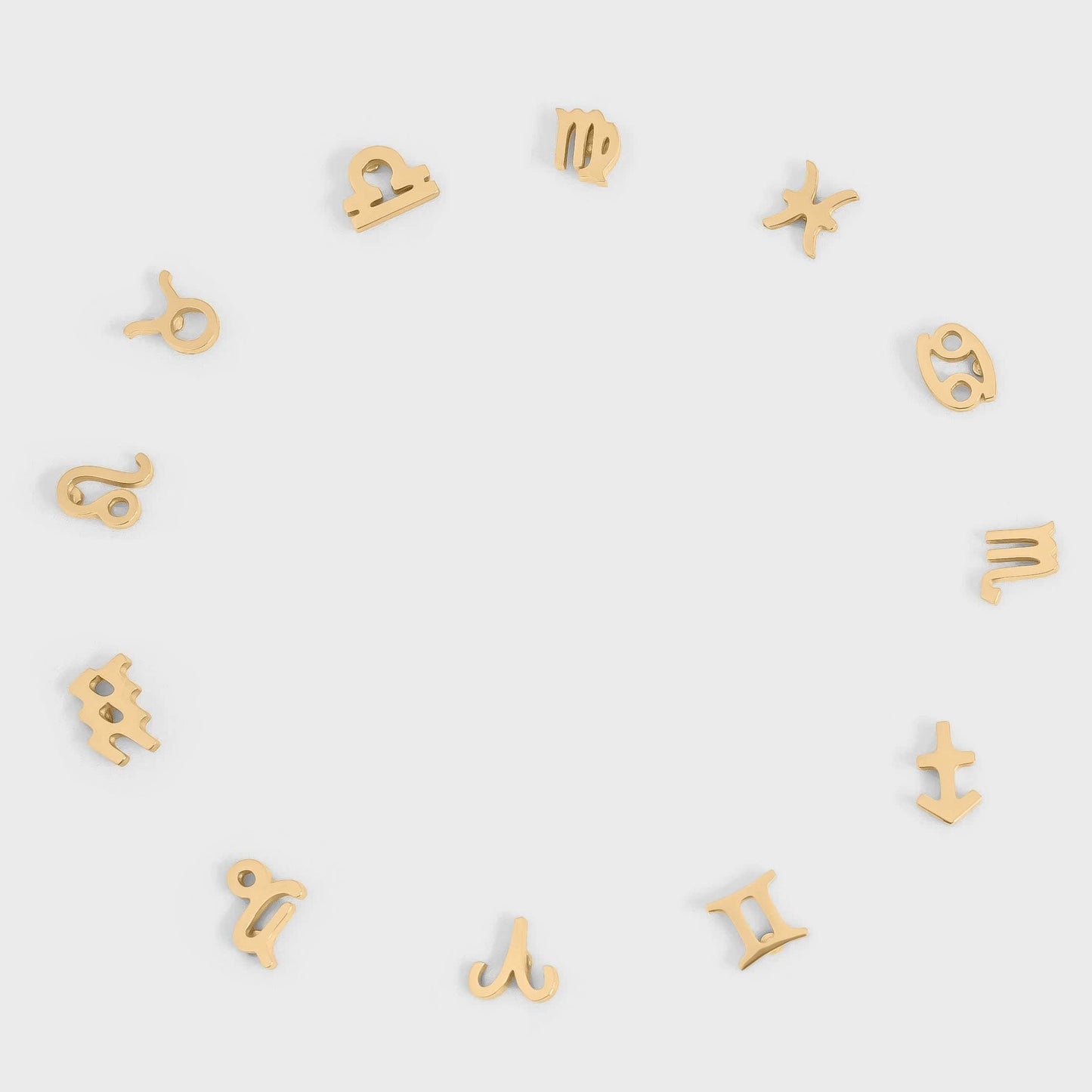 MEA NANI JEWELLERY Stjernetegn øredobber ZODIAC SIGN STUDS – Personlige stjernetegn-øredobber i 18K gullbelagt stål