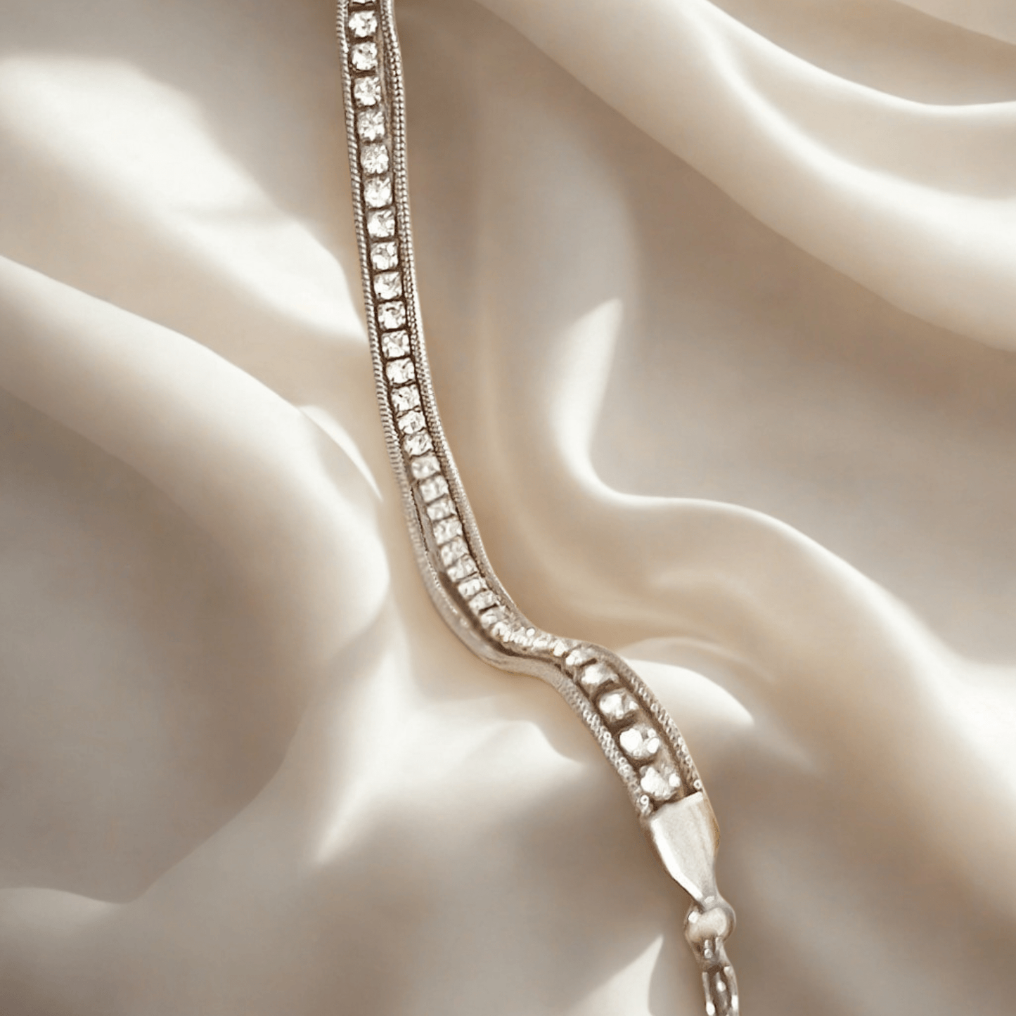 MEA NANI JEWELLERY Tennisarmbånd Sølv NOELLE BRACELET – sølv tennisarmbånd i kirurgisk stål