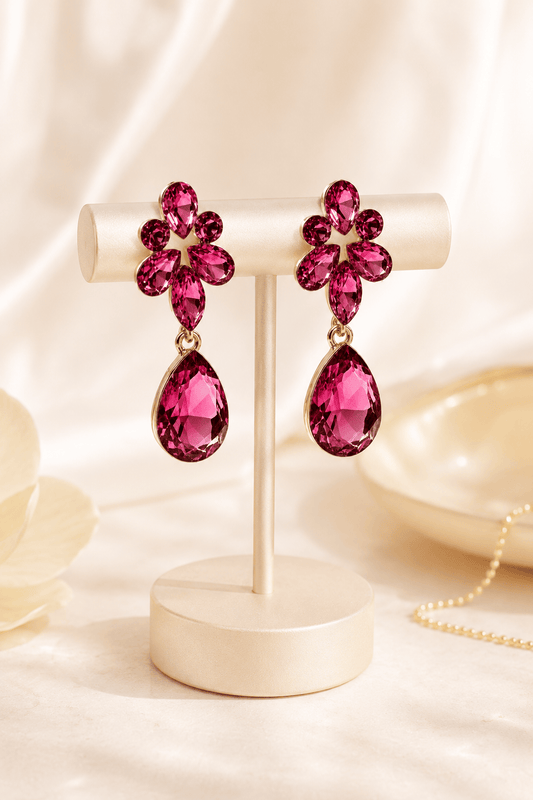 MEA NANI JEWELLERY AMARA CRYSTAL DROPS – hengende øredobber med rosa krystaller