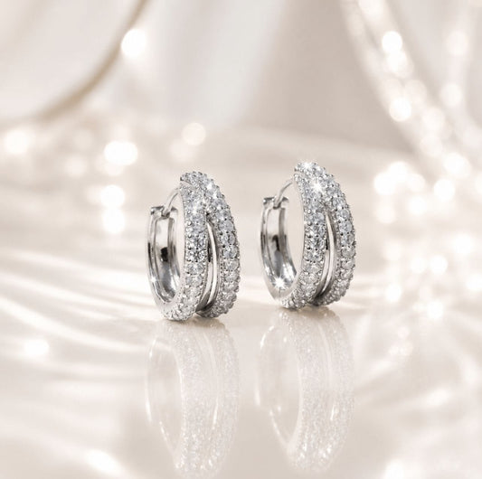 MEA NANI JEWELLERY LUMIÈRE HOOPS SILVER – sølvbelagte hoops med krystaller