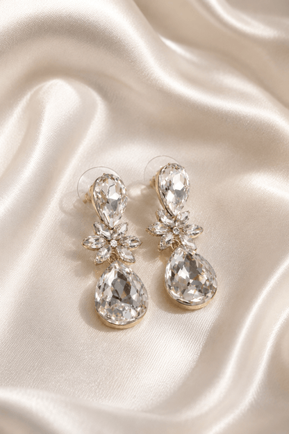 MEA NANI JEWELLERY ODETTE CRYSTAL DROPS – hengende øredobber med krystaller