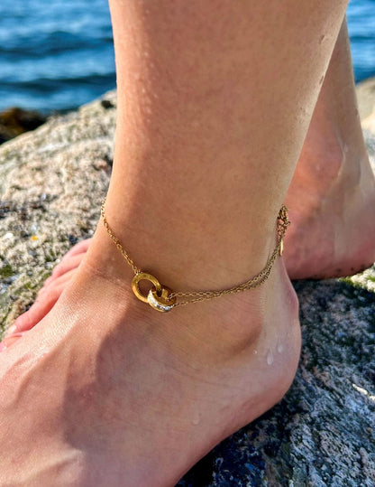 MEA NANI JEWELLERY Ankellenke AURELIA – 18K gullbelagt ankellenke med romertall og zirkonia
