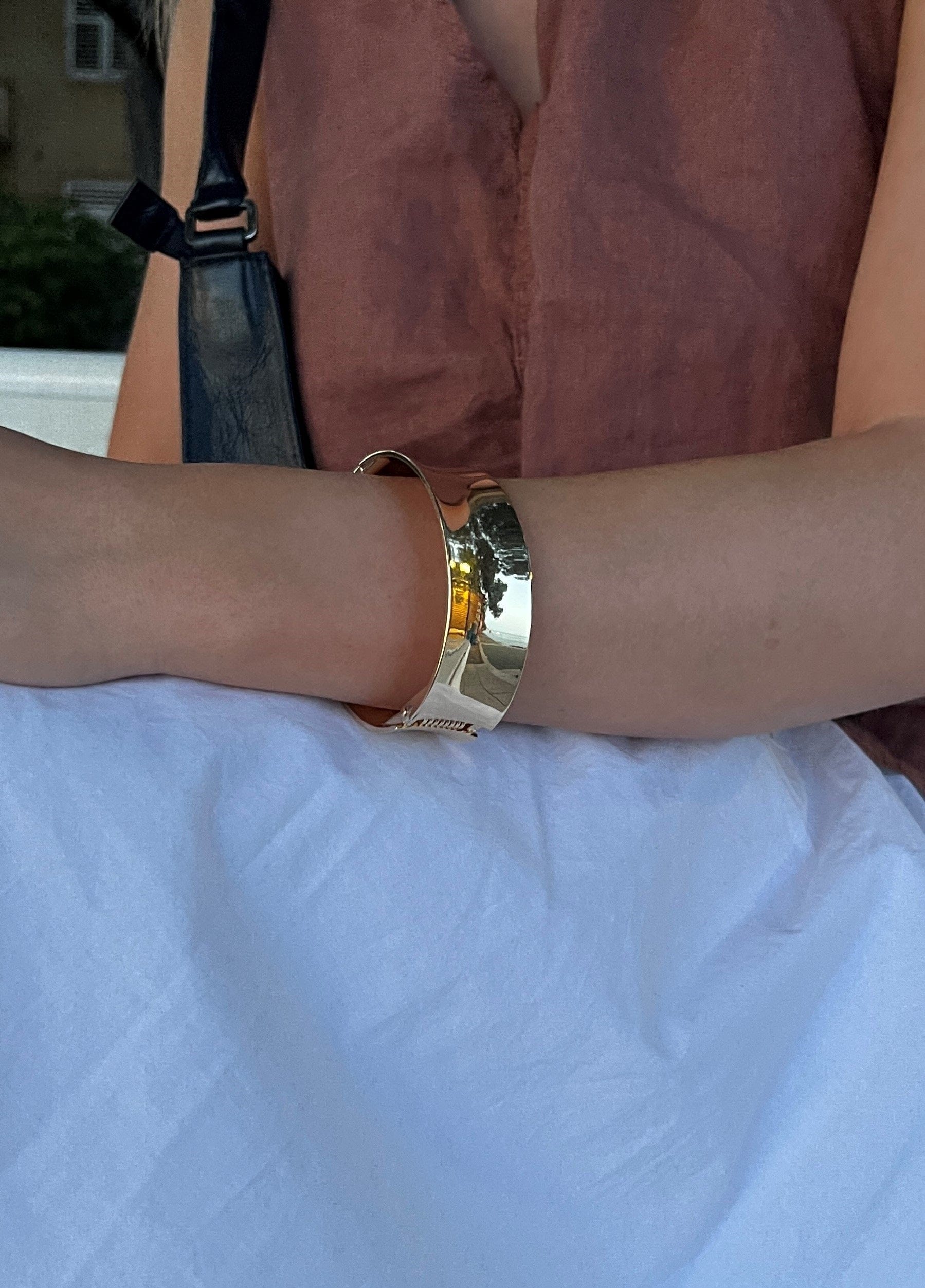 MEA NANI JEWELLERY Armbånd CITY GLOSS BANGLE — 14K gullbelagt, vanntett & allergivennlig