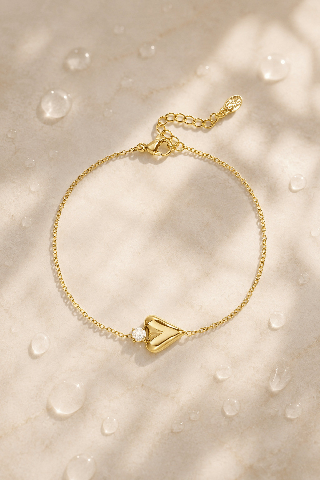 MEA NANI JEWELLERY Armbånd Gull BELLA – armbånd med hjertecharm, 14K gullbelagt