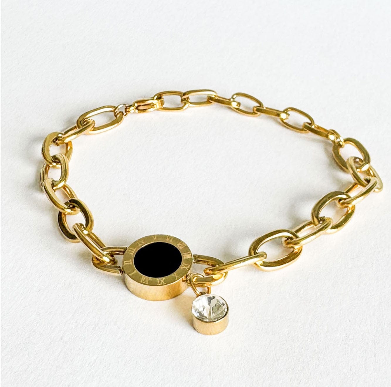MEA NANI JEWELLERY Armbånd LIVIA – 18K gullbelagt armbånd med romertall og zirkonia