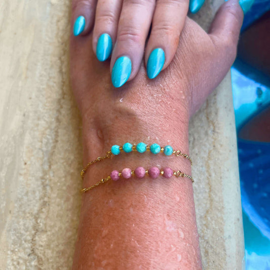 MEA NANI JEWELLERY Armbånd PINK LOVE – 18k gullbelagt armbånd med naturstein