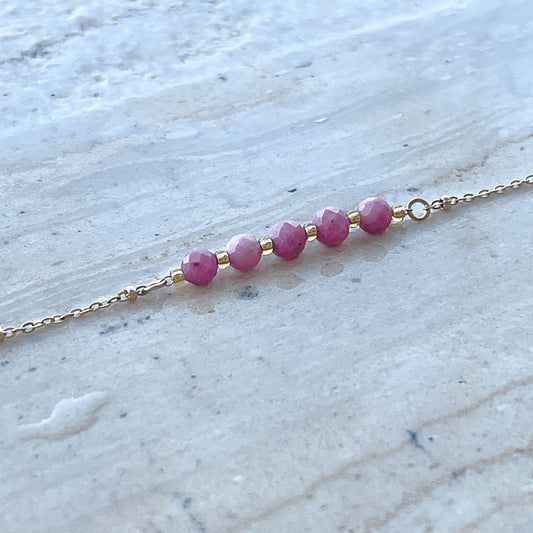 MEA NANI JEWELLERY Armbånd PINK LOVE – 18k gullbelagt armbånd med naturstein