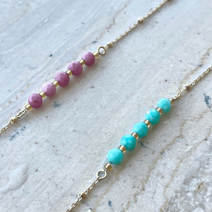 MEA NANI JEWELLERY Armbånd PINK LOVE – 18k gullbelagt armbånd med naturstein