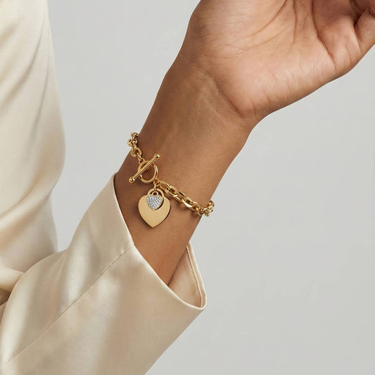 MEA NANI JEWELLERY Armbånd SHE’S GLOWING BRACELET – hjertearmbånd med 18k gullbelegg