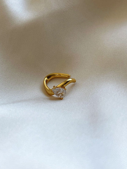 Earcuff i 925 sterlingssølv, gullbelagt 18k med cubic zirkonia stein.