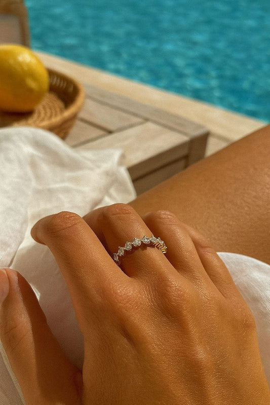 MEA NANI JEWELLERY Gullbelagt ring 14K CELESTE – 14K gullbelagt eternity-ring med zirkoner