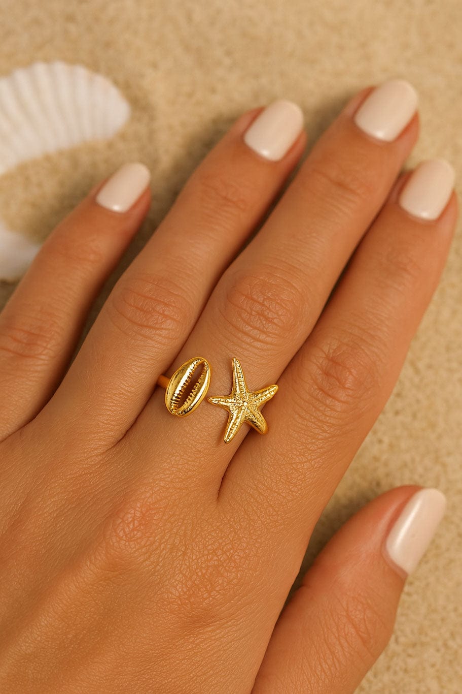 MEA NANI JEWELLERY Gullbelagt ring 14K MARA - Justerbar skjellring i gull