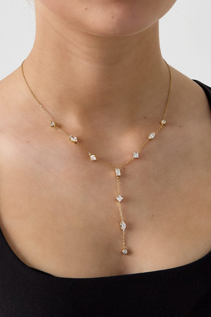 MEA NANI JEWELLERY Halskjede CRYSTAL CASCADE – Y-halskjede med rhinestones, 14K ekte gullbelegg