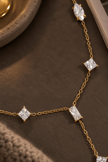 MEA NANI JEWELLERY Halskjede CRYSTAL CASCADE – Y-halskjede med rhinestones, 14K ekte gullbelegg