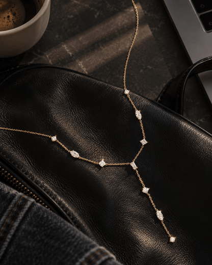 MEA NANI JEWELLERY Halskjede CRYSTAL CASCADE – Y-halskjede med rhinestones, 14K ekte gullbelegg