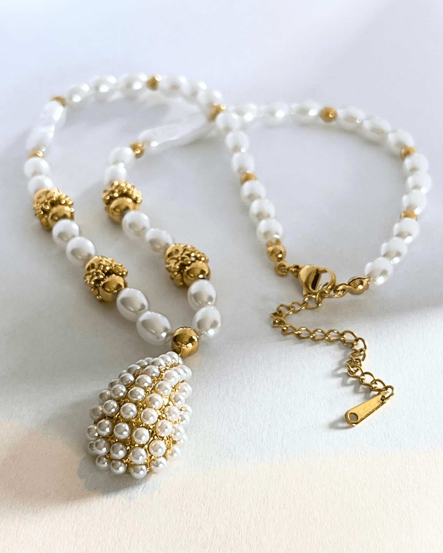 MEA NANI JEWELLERY Halskjede GOLDEN PEARL DROP – Halskjede 18K PVD gullbelagt