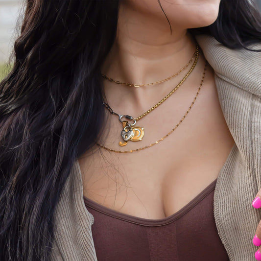 MEA NANI JEWELLERY Halskjede med feste for charms BALANCE LINK – 18K gullbelagt halskjede i totonet stål