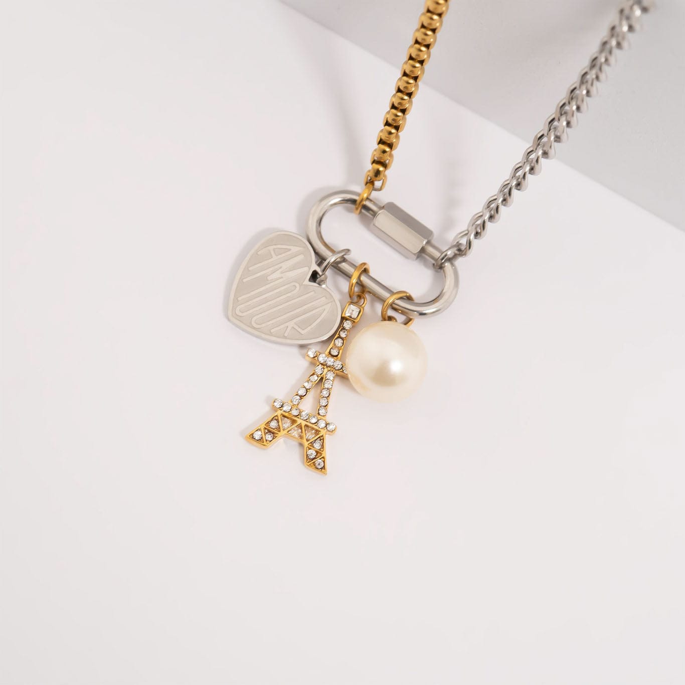 MEA NANI JEWELLERY Halskjede med feste for charms BONJOUR PARIS – 18k gullbelagt & sølvfarget carabiner-kjede