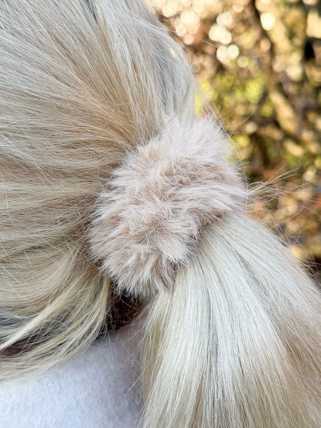 MEA NANI JEWELLERY Hårstrikk HÅRSTRIKK I BEIGE FUSKEPELS