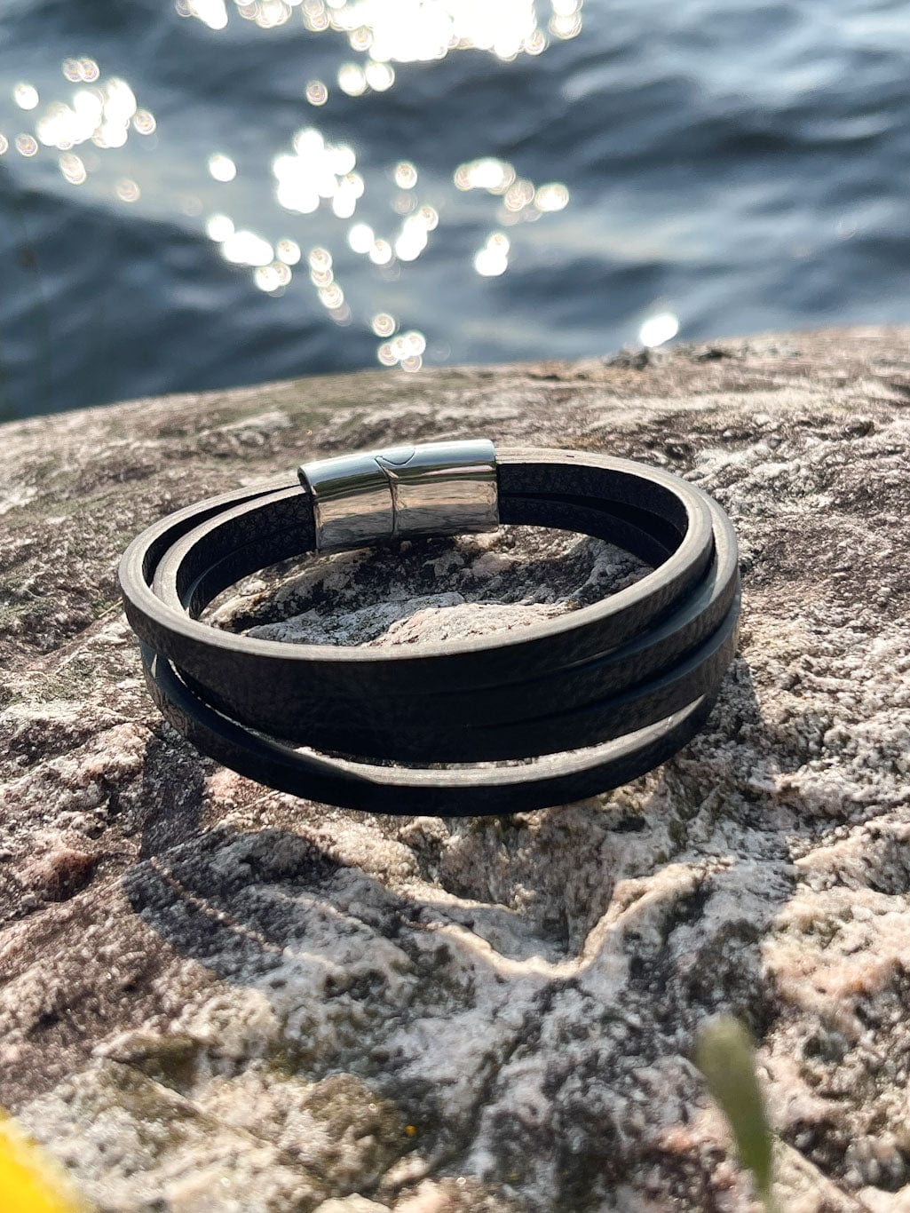 MEA NANI JEWELLERY Herrearmbånd KLASSISK ARMBÅND I EKTE SKINN TIL HERRE - SVART